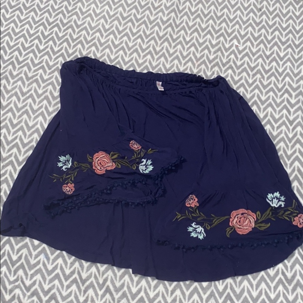 Cute off the shoulder shirt!!